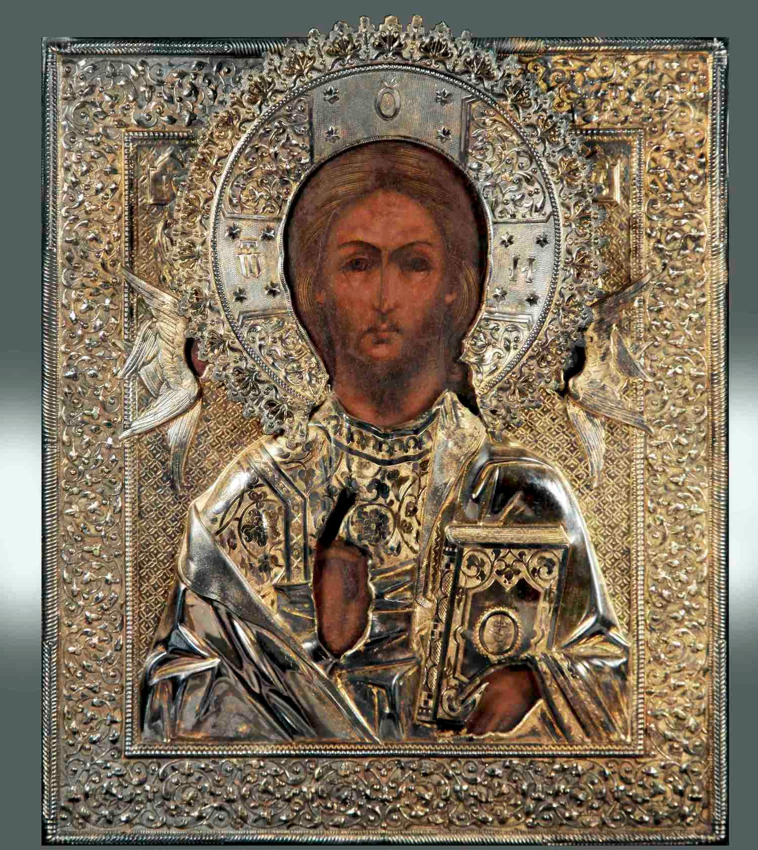 Икона Спас Вседержитель в серебряном окладе и киоте