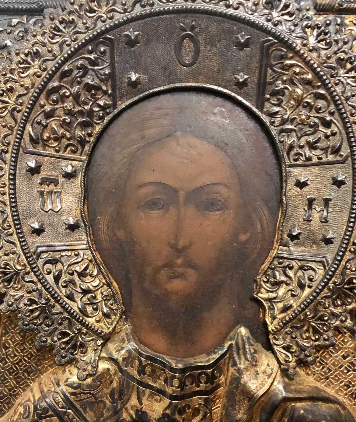 Икона Спас Вседержитель в серебряном окладе и киоте